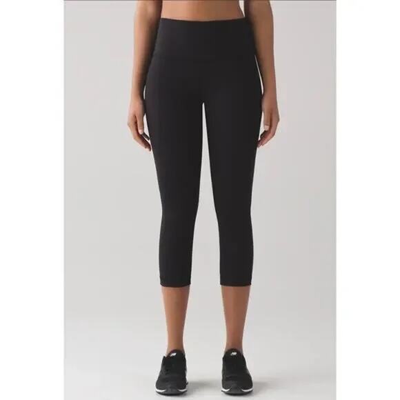 Lululemon Mid Rise Cropped Wunder Under Leggings Black 6 - Picture 1 of 8